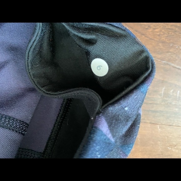 Lululemon Wunder Under Pant Full-On Luon
Stained Glass Love Nightfall Size 6 - Picture 5 of 5